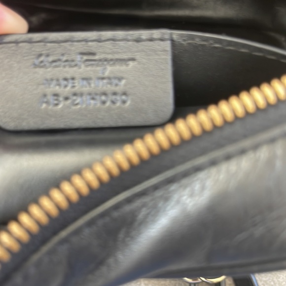 Salvatore Ferragamo Gancino Camera Leather Crossbody bag - Picture 9 of 11